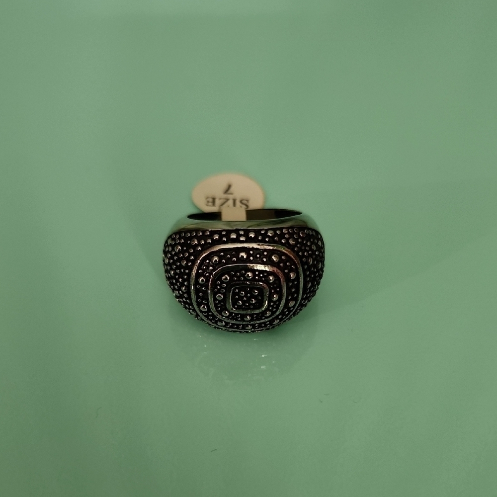 Statement Ring with Intricate Design Size 7 NWT